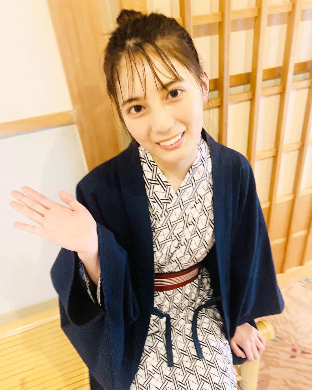 小坂菜緒さんのインスタグラム写真 - (小坂菜緒Instagram)「温泉あがりのこさかなのオフショをお届け🥰　みなさんもお風呂に入ってゆっくり疲れをとってくださいね♨️ Twitterにも違うバージョンの温泉浴衣こさかなをUPしています🐟💖 Twitterも▶︎@kosakanatops #小坂菜緒1st写真集君は誰？ #小坂菜緒 #日向坂46」7月11日 21時38分 - kosakanatops