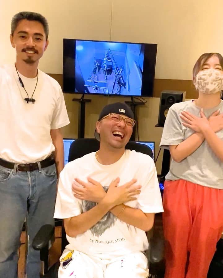 ZEN-LA-ROCKのインスタグラム：「🌎募集してますっ🌎 昨日で1stアルバムから2年‼️ どびゃー って、事で今FNCYはセカンドアルバムに向けて色々やってますっっっ 9月以降、ホントどぅなってるか分からないけど超前向きに楽しい事を真面目に考えたいっ🧠 なので お問い合わせは fncytokyo@gmail.com までっ 皆様宜しくですっっっ🙏🏽🙏🏽🙏🏽 . . . #fncy #secondalbum #鎮座dopeness #zenlarock #grina #アルバム製作中」