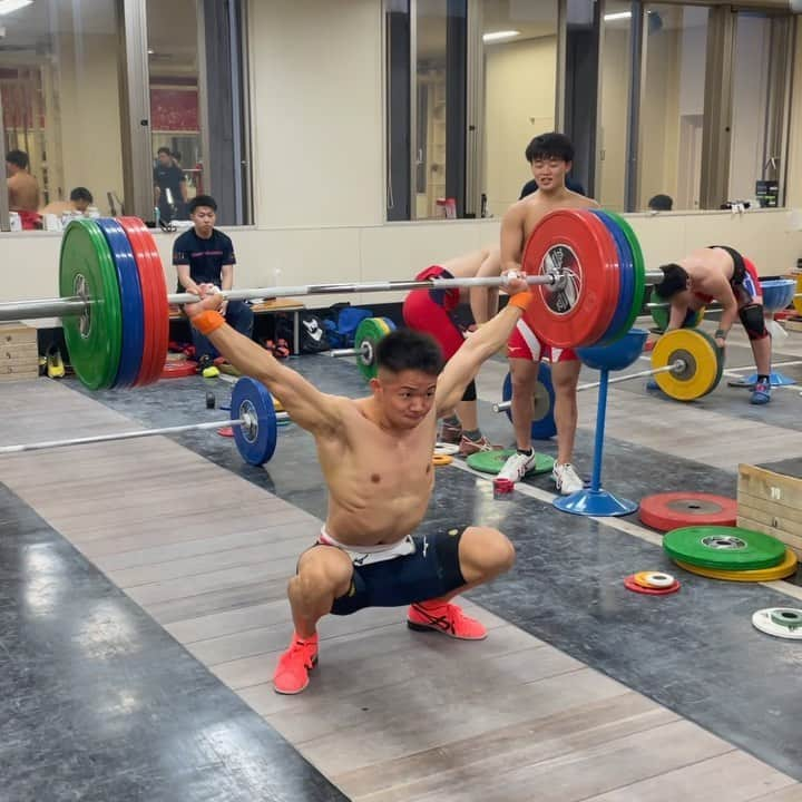 近内三孝のインスタグラム：「snatch 130kg 2reps  #newshoes」