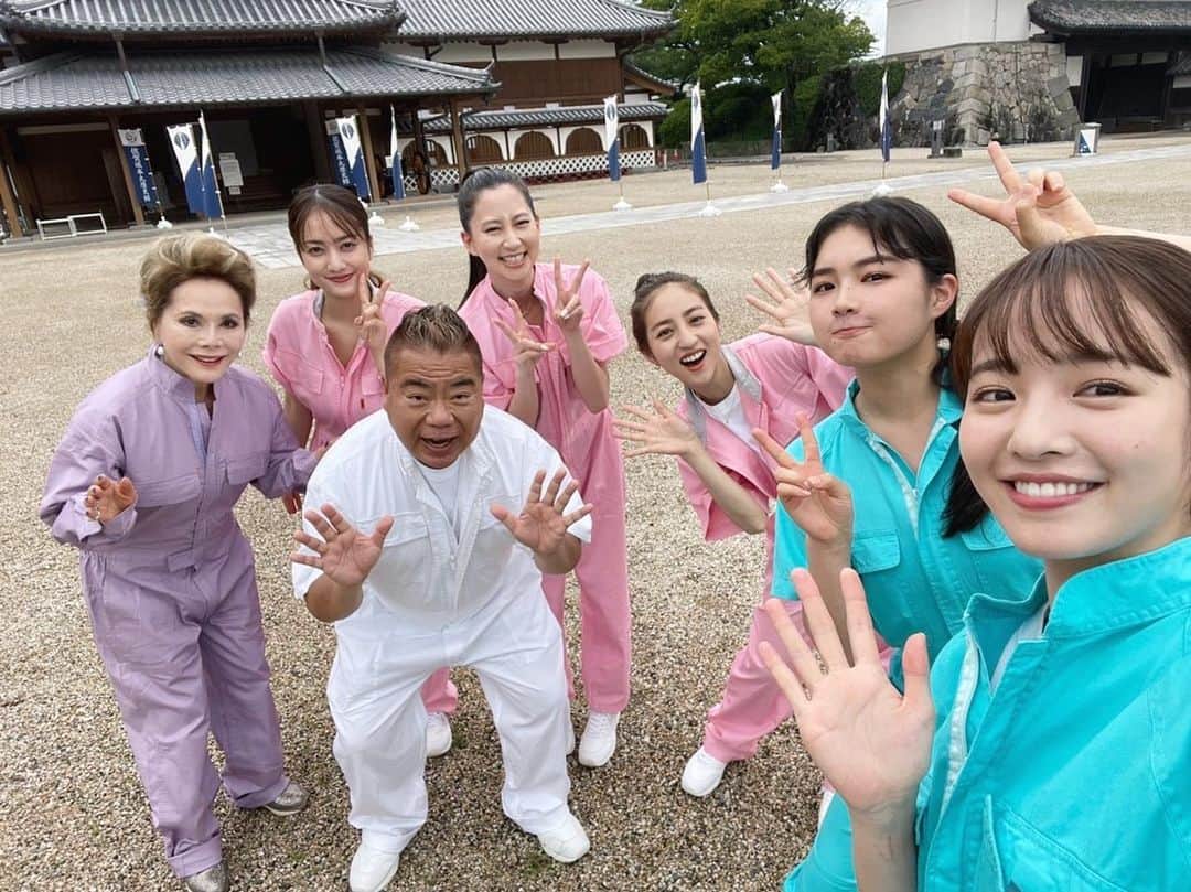 のインスタグラム：「イッテQ出川ガール女子会ありがとうございました！いかがでしたか？❤️  これからも私なりに尺考えて頑張っていきます🤣💖💖 自称？？火傷。。。その日に治りました😍🥺 みなさま心配ありがとうございます！ マンネリズムとか言わないでね？🥺 次はどこに行くのでしょうか〜お楽しみに💖！  そしてスタジオ収録後に誕生日お祝いしてもらいました！とっても嬉しかったです！ありがとうございました！☺️🎂」