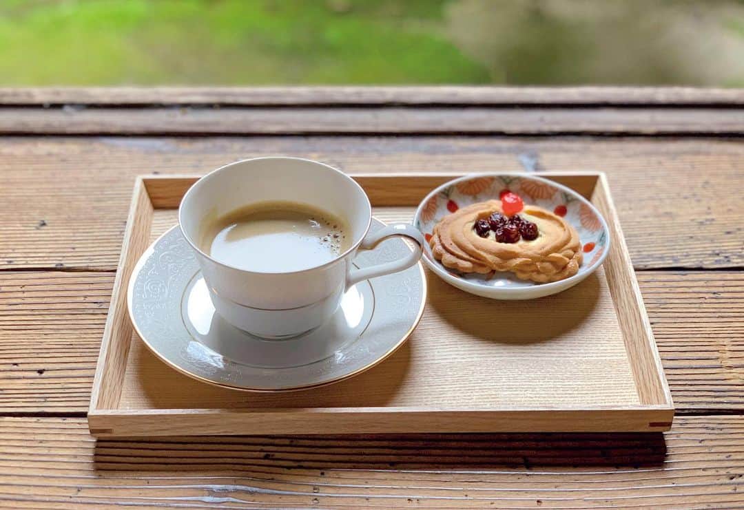 &Premium [&Premium] magazine.さんのインスタグラム写真 - (&Premium [&Premium] magazine.Instagram)「大和まこ（@makoyamato）さんの本誌連載「&Kyoto」、今回は岡崎へ。『無鄰庵』では、庭園を愛でつつ、カフェでひと息。『村上開新堂』のロシアケーキもいただけます。 #andpremium #アンドプレミアム  #部屋に美しいものかわいいものを #lifewithlovelythings #kyoto #andkyoto #無鄰庵 #村上開新堂 #日本庭園 #kyotocafe」7月11日 21時02分 - and_premium