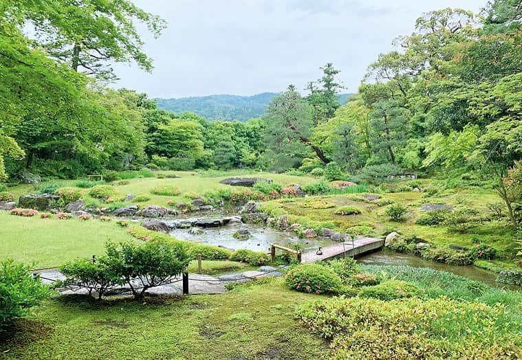 &Premium [&Premium] magazine.さんのインスタグラム写真 - (&Premium [&Premium] magazine.Instagram)「大和まこ（@makoyamato）さんの本誌連載「&Kyoto」、今回は岡崎へ。『無鄰庵』では、庭園を愛でつつ、カフェでひと息。『村上開新堂』のロシアケーキもいただけます。 #andpremium #アンドプレミアム  #部屋に美しいものかわいいものを #lifewithlovelythings #kyoto #andkyoto #無鄰庵 #村上開新堂 #日本庭園 #kyotocafe」7月11日 21時02分 - and_premium