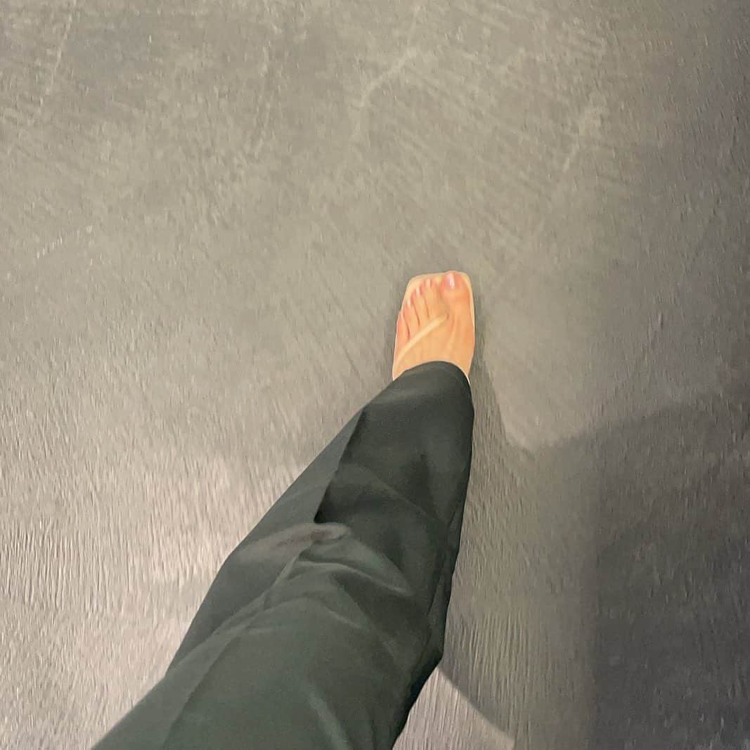  erikaのインスタグラム：「この緑のパンツ、テテのダイナマイトの時の衣装に似とってすき😉♡←  ㅤㅤㅤㅤㅤㅤㅤㅤㅤㅤㅤㅤㅤ  ㅤㅤㅤㅤㅤㅤㅤㅤㅤㅤㅤㅤㅤ  ㅤㅤㅤㅤㅤㅤㅤㅤㅤㅤㅤㅤㅤ #ファッション#コーデ#ママ#ママコーデ#ママファッション#徳島」