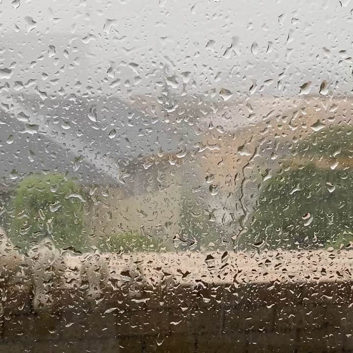 城之内早苗のインスタグラム：「大変 お天気急変！ 窓に、雹が当たってる！ 雷⚡️も凄いし💦 皆さんも注意して過ごして下さい❗️ #城之内早苗　#お天気急変　#雹 注意　#気を付けて！」