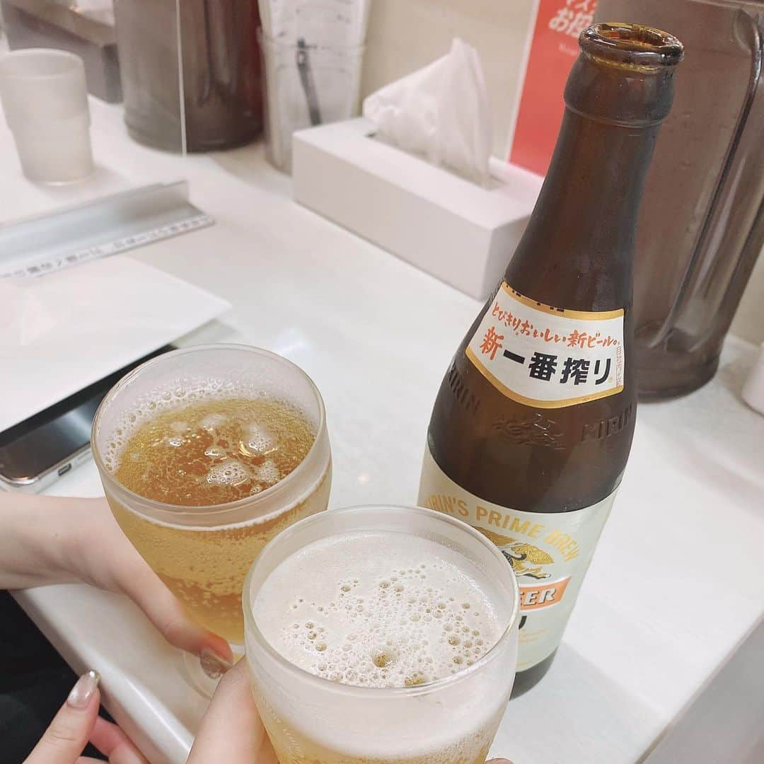 真奈さんのインスタグラム写真 - (真奈Instagram)「今日は湘南ビーチサウナさんで 大好きなはーたんとむちむちサウナ撮影でした🥺  スペシャルゲストで みきさんも出て頂きました💙  楽しすぎて楽しすぎて ずーっと笑ってました。  サウナ気持ちよすぎでした。 外気浴気持ち良すぎでした。 海気持ちよすぎでした。 総じて最高でした。  この最高さは動画で 伝わると思うので動画楽しみにしててください🥺♡︎ʾʾ  はぁ〜はまっちゃう〜🌊  サウナ後のサ飯ではーたんと 乾杯できたのもとっても嬉しい🍻 (既にあたしよりお酒強い)  #湘南ビーチサウナ　#サウナ #テントサウナ　#ビーチサウナ #サウナイキタイ　 #むちむちサウナ　#はーたん溺れた」7月11日 16時16分 - manatmnt0116