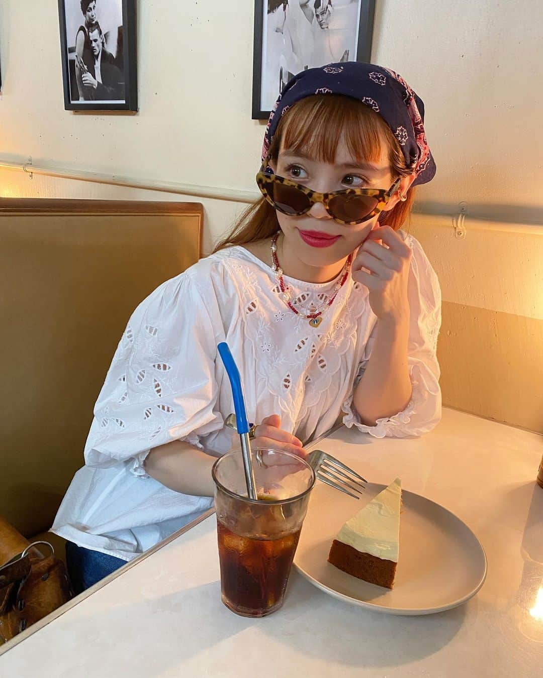 瀬戸あゆみさんのインスタグラム写真 - (瀬戸あゆみInstagram)「本日21時に、7/22の受注会についての詳細がわたしのアカウントで発表いたします。  キャロットケーキを見かけると食べざるを得ないわたしの性。🥕🧁 このコーディネートもお気に入りだあ。❤️  #ayumi_outfit」7月11日 17時20分 - setoayumi