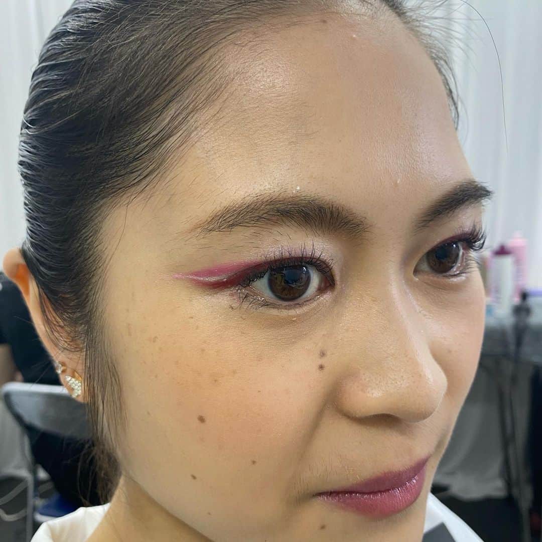 のインスタグラム：「Angel Makeup 😇 —Lyra Angelica ♪♪♪  by @isao.makeup   #dreamsonice #kose #angel #makeup」