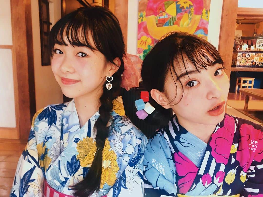 ニコ☆プチのインスタグラム：「📸  アクセ見せてくれている~~😌🎐  #椛島ひなた #本多萌愛」
