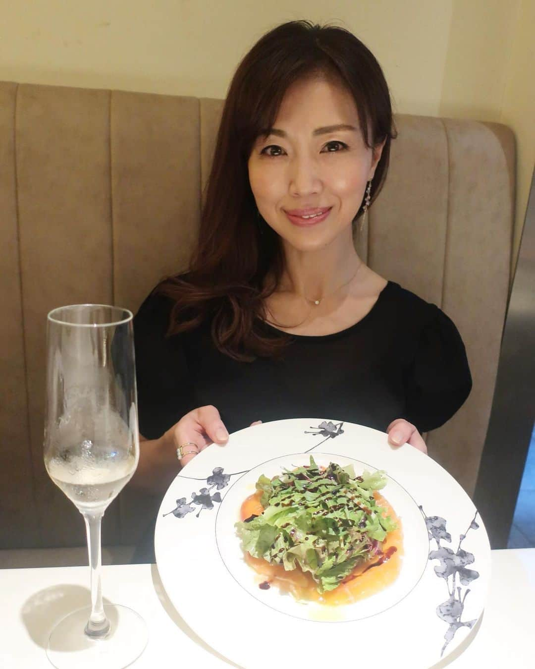 ImotoEtsuyo さんのインスタグラム写真 - (ImotoEtsuyo Instagram)「#早めの #時間 から #サクッと  #ご飯  ・ ・ しばらくは 家飲みになりますね。 ・ #お腹いっぱい  ・ #日曜日 #外飲み  #ごはん  #food  #foodstagram  #wine  #champagne  #赤ワイン」7月11日 19時23分 - bisuhada