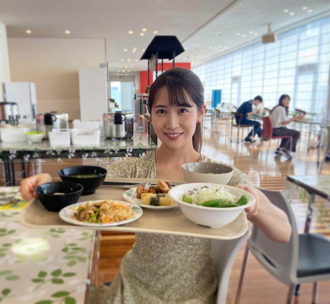 島津咲苗さんのインスタグラム写真 - (島津咲苗Instagram)「昨日の朝ごはん。 朝昼兼用を言い訳にして もりもり食べています🍚 . . . #メーテレ #食堂 #朝ごはん #対面なし #感染対策  #朝食 #島津咲苗 #ドデスカ #アナウンサー #味噌汁 #ごはん #納豆 #温泉卵 #サラダ #などなど」7月11日 19時39分 - sanae_shimazu