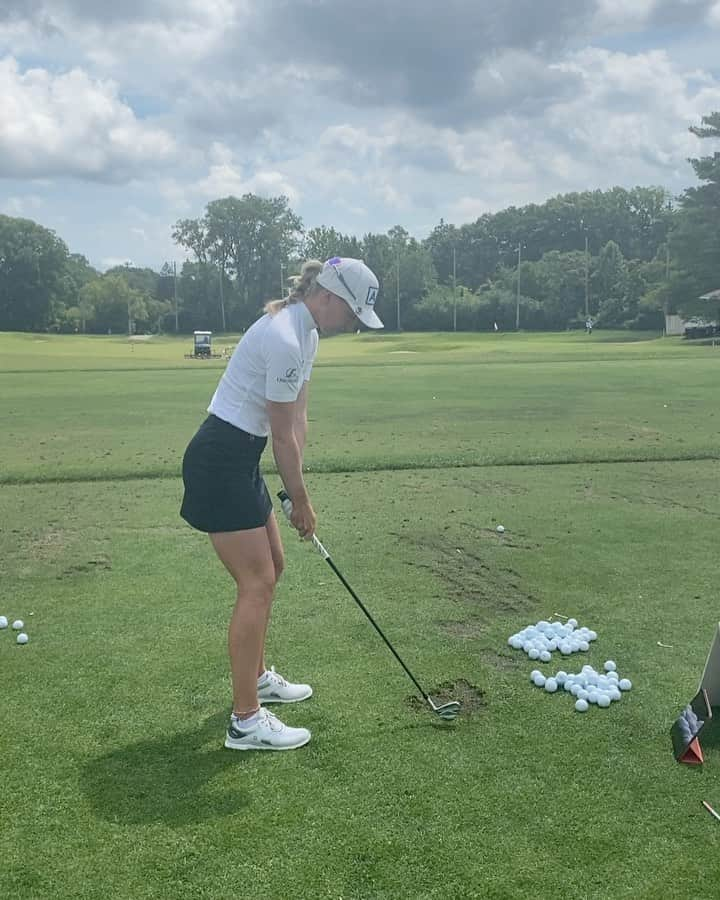 ソフィア・ポポフのインスタグラム：「Thank you @marathonlpga for another fantastic event. Congrats @nasahataoka on the W! Wasn’t my week, but put in some good work yesterday and looking forward to the next stretch of events. First up @dowglbi with my bestie @annievdam 😍😍 #PopDamBottles #TeamUP」