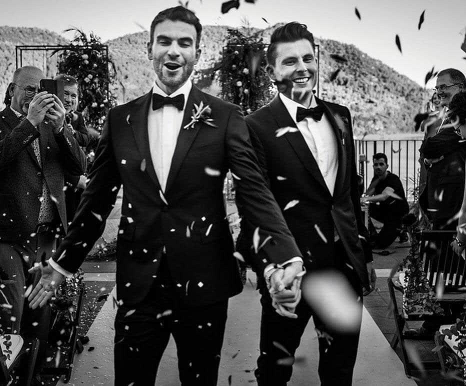 ルイス・フェネロのインスタグラム：「Happy 2 years anniversary my love!!! ❤️🍾❤️ #loveislove」