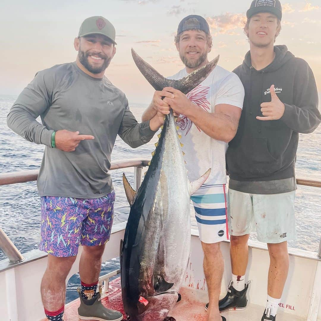 マックス・シエリオットさんのインスタグラム写真 - (マックス・シエリオットInstagram)「Epic trip catching giant bluefin tuna with this motley crew!!! Sushi time baby!!!!!! Thanks @chadmendes @finzandfeatherzguides @shogunsportfishing for the awesome adventure !!! 🍣🙌」7月12日 4時24分 - maxthieriot