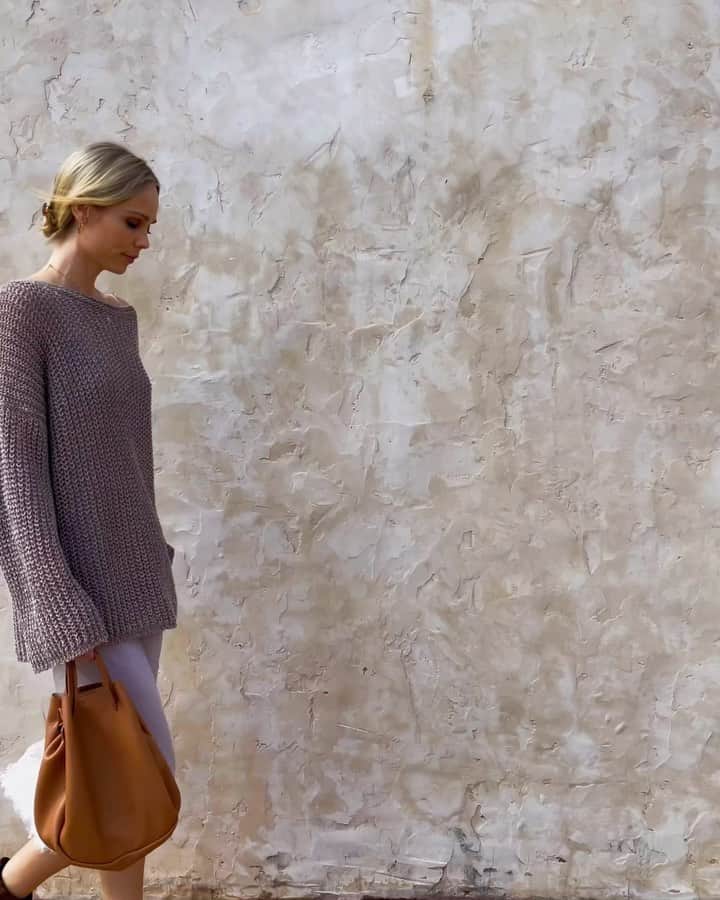 のインスタグラム：「“Stop acting so small.  You are the universe in ecstatic motion.”  ~Rumi   Sweater & Shoes @estiloemporio  Slip @jporganic」