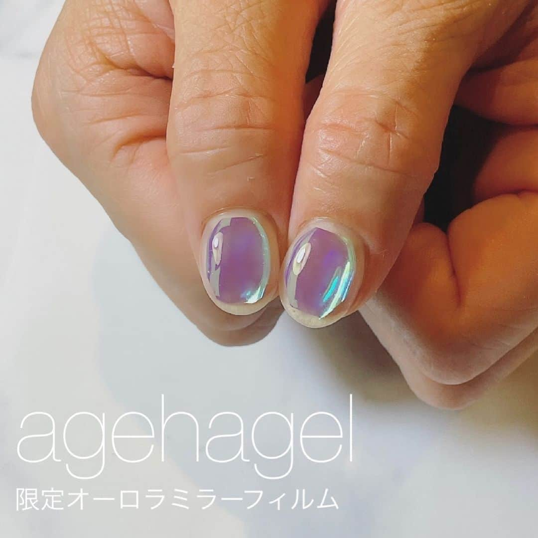 agehaさんのインスタグラム写真 - (agehaInstagram)「#agehagel  #agehaアートフィルム ネイルラボ限定 オーロラミラーブルーのフィルム ・ ビー玉ちゃんな親指♡😋 可愛い、可愛いと、 連呼してくれました♡ ・ 明日7月13日は、 7月の新商品が、 各ディーラー様にて発売！  同時に、、 ageha新色、新商品、限定品、 ノベルティーや 宝くじなどなど、 お得なセット品なども発売される #夏のラボフェス2021  👆が、スタートします♡ お見逃しなく♡」7月12日 9時02分 - agehanails