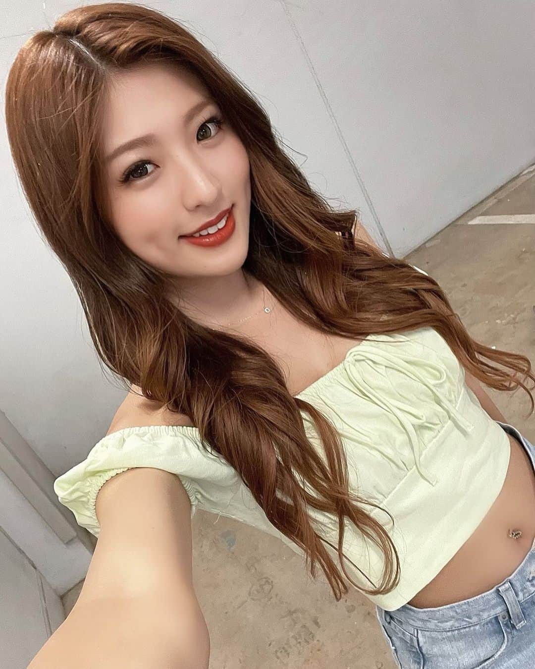 MIYABIのインスタグラム：「おはよう御座います🌞  昨日のYouTubeコメントしてくださった方、ありがとうございました🥺💜  いつもいつも本当に嬉しいんです🥰  今月の、楽しみにしていたイベントや、お仕事がどんどんなくなってしまって寂しいですが、18日のファンイベントは開催するので、是非お待ちしております💜  今週も頑張っていきましょうっ💋  #cyberjapan #サイバージャパン  #cjd_miyabi #ミヤビーム  #ミヤビコーデ」