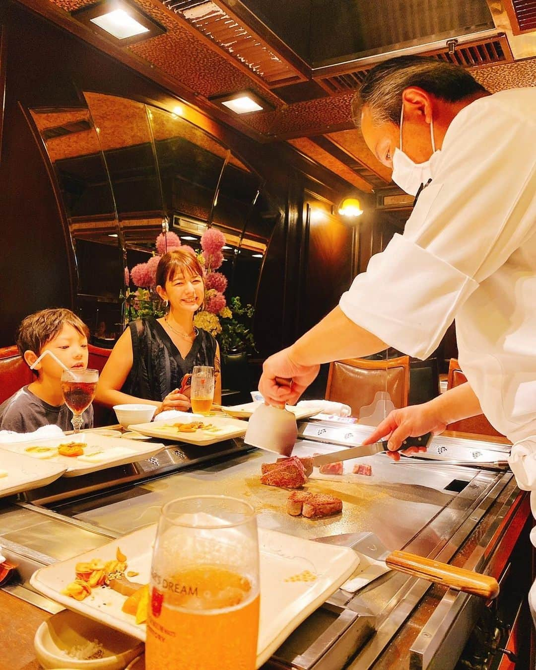 スザンヌさんのインスタグラム写真 - (スザンヌInstagram)「週末は、ばあちゃんから4世代で #レンガ亭 さんランチ🥩🍽💕  幸せだったなぁ美味しかったなぁ♡   ばあちゃんはきっとお肉をいっぱい食べるから元気なんだろうな💪 また行こうね☺️ ほんとずっと元気でいてほしいし、まだまだ一緒に食べたいのがいっぱいあるよ！☺️  帰りは#rojipan並木坂 で翌日パン🍞を買って帰宅♡ rojipanにはママの名前の付けてもらった、#キャサリン って食パンが🍞売ってあるらしい♡ わたしはまだ出逢えたことないけど、食べてみたい🤤  息子も無事手の骨折が完治して （若いから治りがはやい😂♡） ギブスも外れて週末はほんとにいきいきしてた☺️よかったぁ🙌  さぁ月曜日、 引き続き雨にも気をつけながら 今週も頑張ろう！！」7月12日 11時12分 - suzanneeee1028