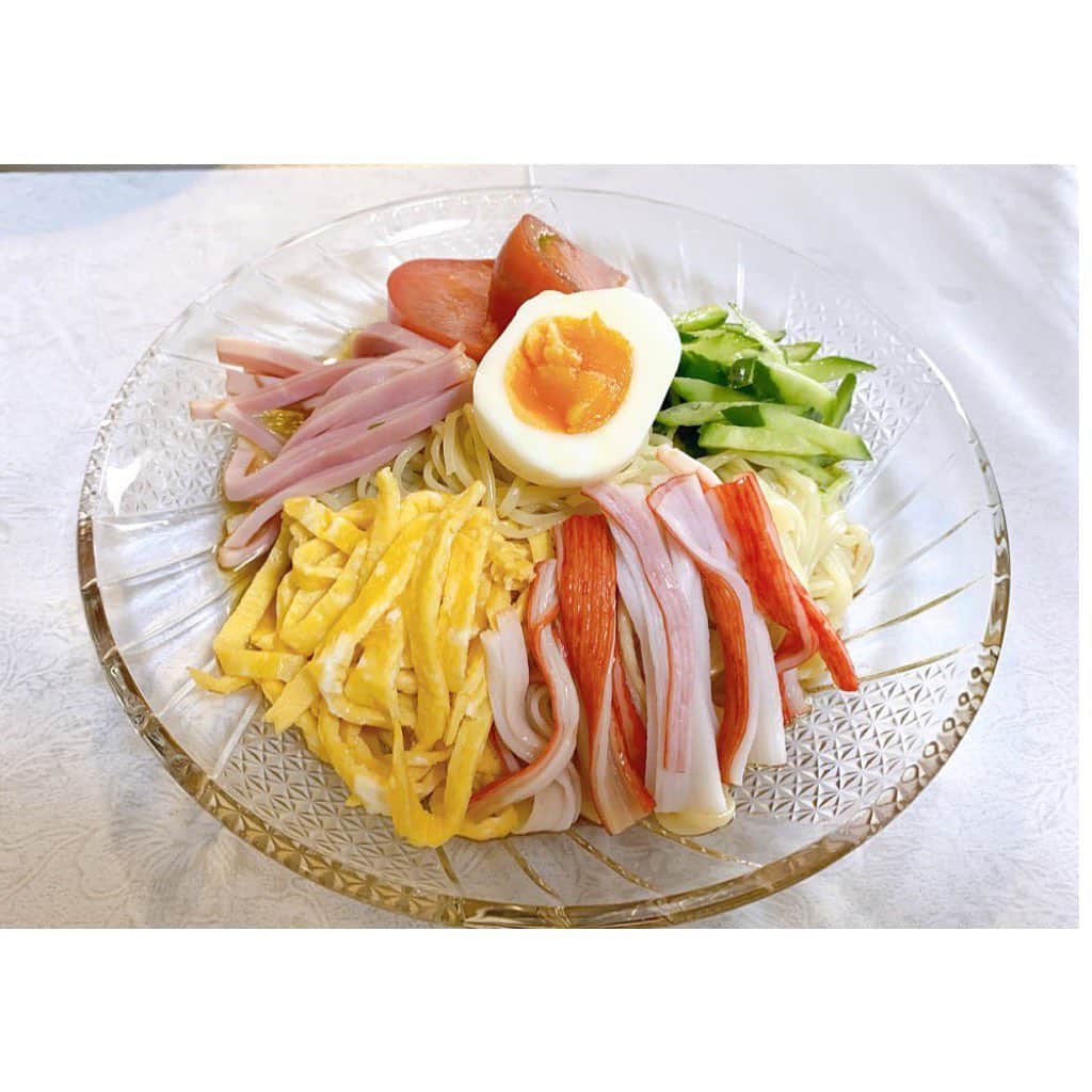 村上りいなさんのインスタグラム写真 - (村上りいなInstagram)「「冷やし中華」始めました。😋🌞  #food #cooking #ご飯 #instagood #followme #noodle #料理　#お昼ごはん」7月12日 12時15分 - riina_murakami
