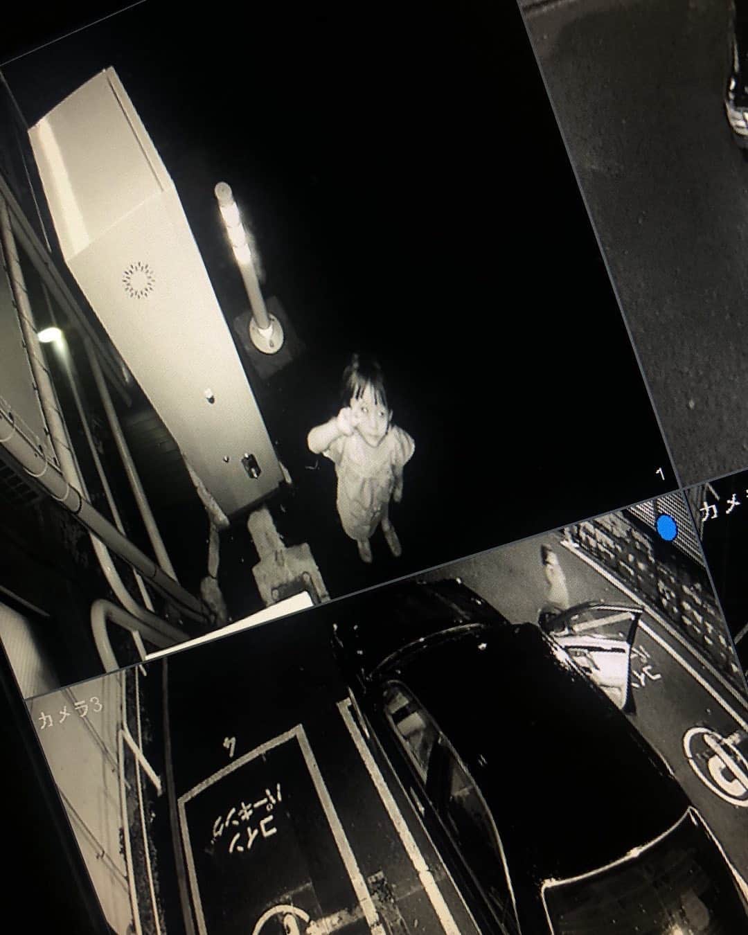 のインスタグラム：「coin parking babys👽  この中に息子が写っています。どこでしょう？？ ピースしている子ではありません✌️」