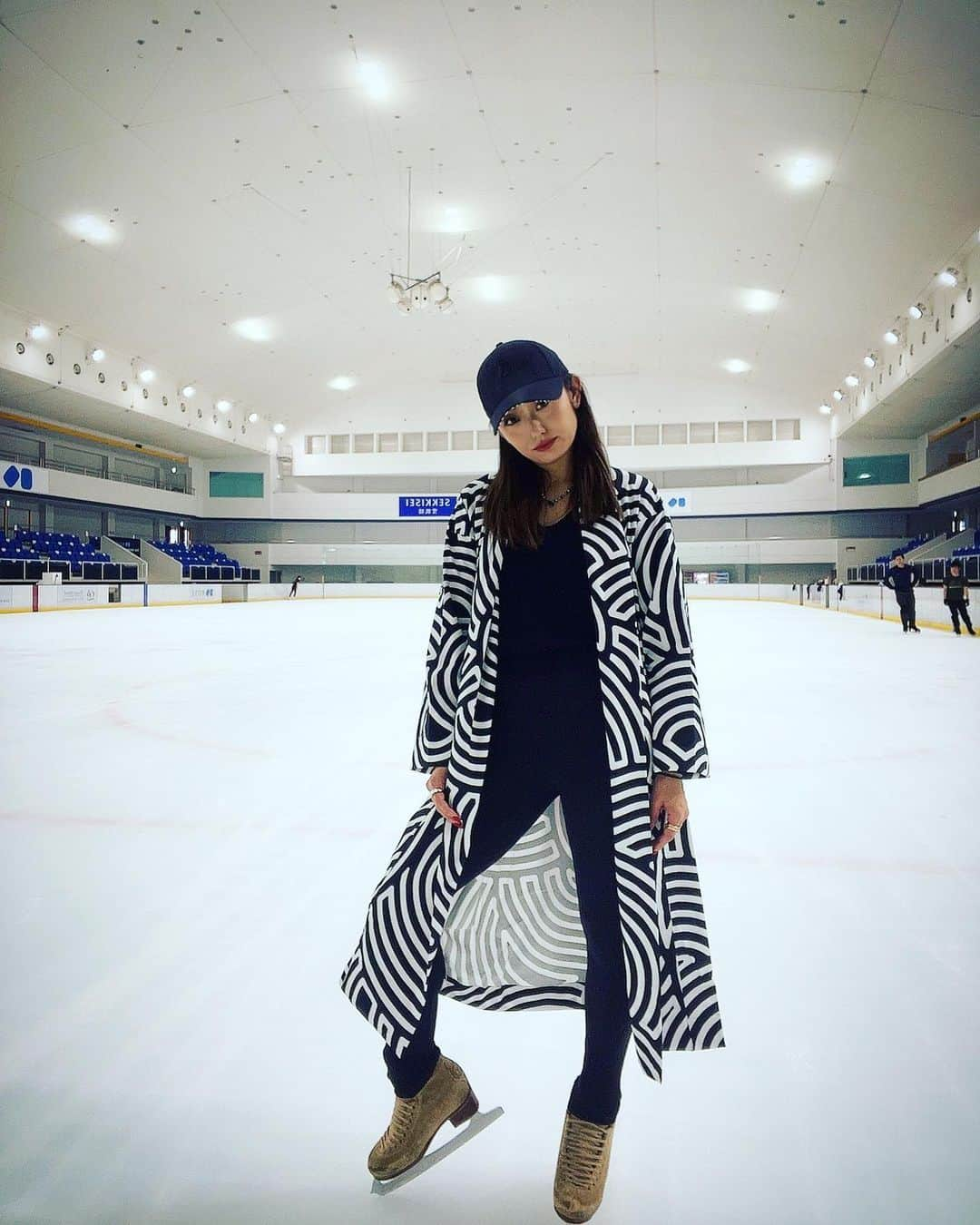 安藤美姫さんのインスタグラム写真 - (安藤美姫Instagram)「AdidasTokyo @adidastokyo Collaboration with Takahashi Hiroko @takahashihirokoofficial🖤🖤🖤 So amazing and cool clothes and items🖤🖤🖤❤️‍🔥❤️‍🔥❤️‍🔥 Thank you✨🙏😌  アディダス東京　X  Takahashi Hiroko さんのコラボレーション商品はめちゃくちゃカッコよくてオシャレでそんな中にもHirokoさんのデザインの象徴が美しく入ってて最高です🖤🖤🖤❤️‍🔥❤️‍🔥❤️‍🔥 パンツやスニーカーも今度買いに行こう笑😎🖤🖤🖤 ありがとうございます😌🙏✨✨✨  #adidastokyo  #adidas  #takahashihiroko  #アディダス東京  #アディダス  #高橋理子 #大好き」7月12日 13時59分 - miki_m_ando0403