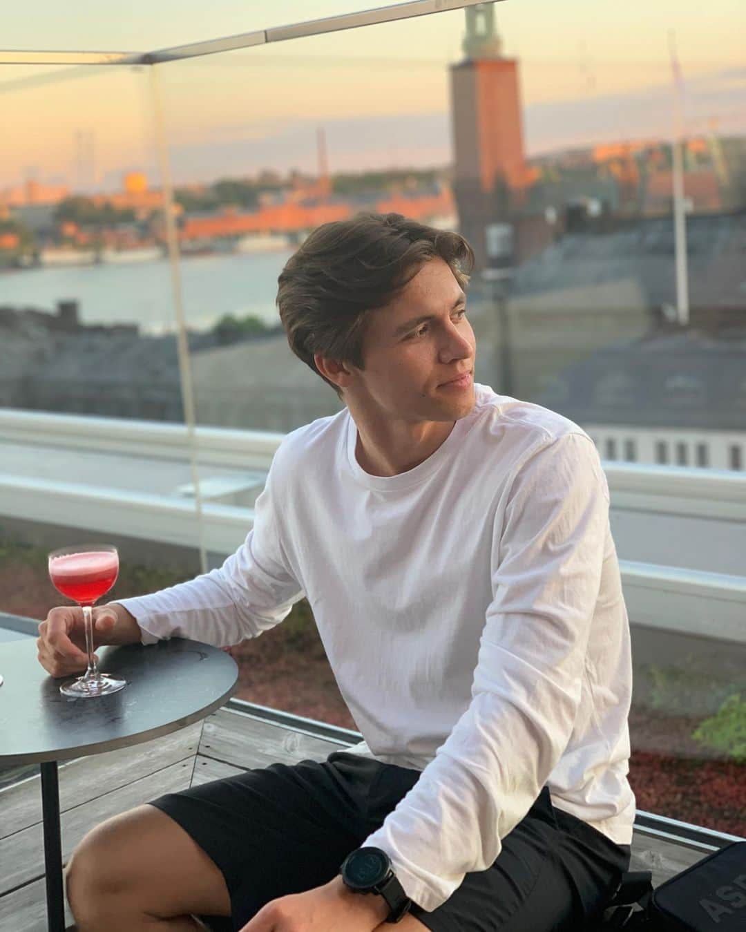 イリヤ・ソロミンさんのインスタグラム写真 - (イリヤ・ソロミンInstagram)「Enjoying My Cosmo🍹  #stockholm #sweden #scandic」7月13日 1時32分 - illyasolomin