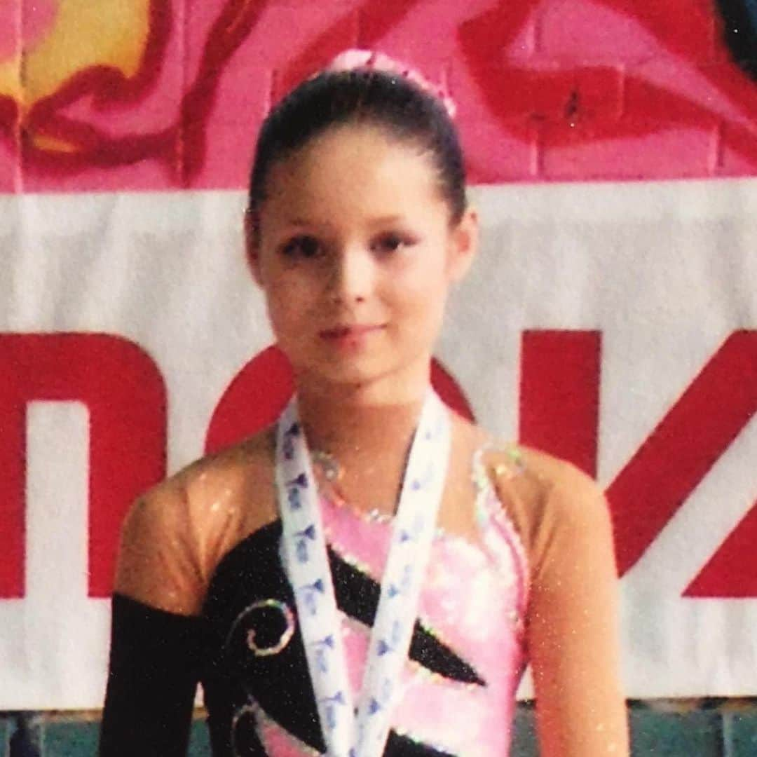 ニーナ・ネスビットさんのインスタグラム写真 - (ニーナ・ネスビットInstagram)「💎 LOOK #1 💎 from the summer fling music video. I was a rhythmic gymnast for scotland when I was younger (swipe for evidence lol) so I wanted something that gave a weeee nod to that. thanks so much to @x_hrh_x & @karenclarkson for this custom piece of dreams and @swarovski for the crystals. I had to be sewn into it on the day and couldn’t pee for hours lol (swipe for more evidence). thank you to @patrickwilson for the daenerys magical hair and @emmyclarkson for the face 💙」7月13日 0時03分 - ninanesbitt