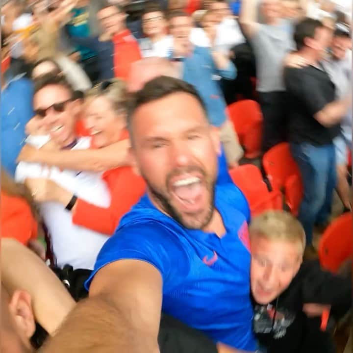 ベン・フォスターのインスタグラム：「The Joy & Despair of being a football fan!   Click the link in my bio now to see what my view of a memorable night at Wembley stadium was like!  🏴󠁧󠁢󠁥󠁮󠁧󠁿 vs 🇮🇹 #TheCyclingGK #YouTube」