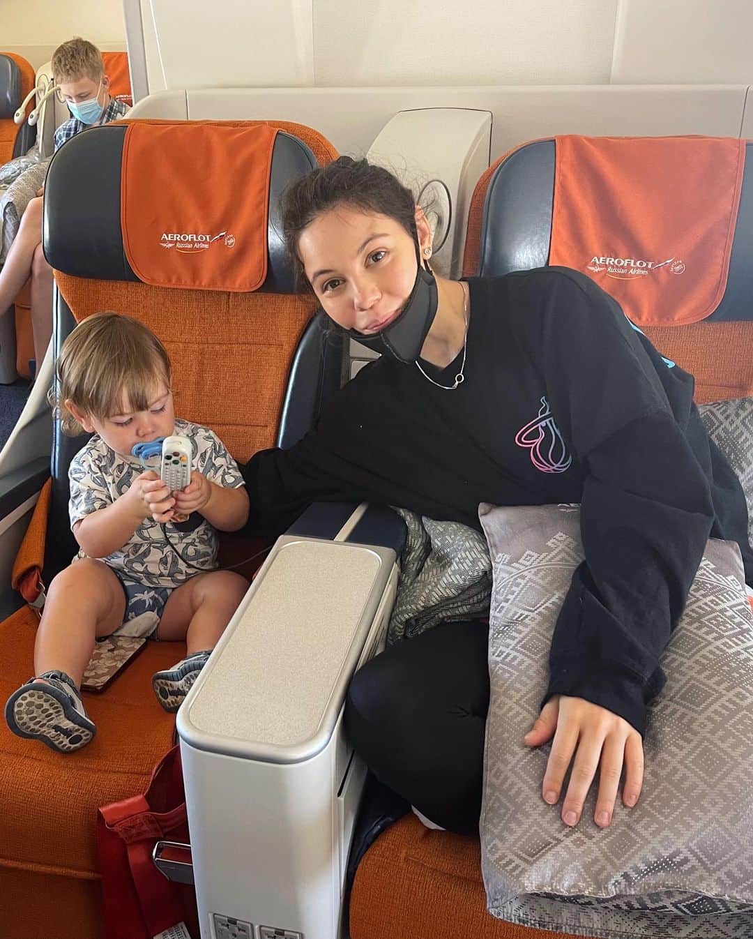 エレーナ・イリニフさんのインスタグラム写真 - (エレーナ・イリニフInstagram)「На пару дней рванули с ребёнком в Сочи✨ и конечно с любимым @aeroflot ❤️ #MirPolunin #Aeroflot」7月13日 1時26分 - blackswanei