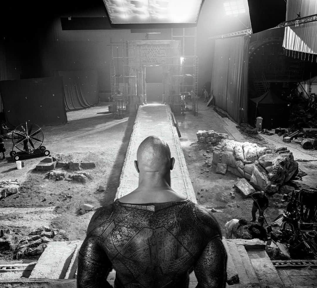 ドウェイン・ジョンソンさんのインスタグラム写真 - (ドウェイン・ジョンソンInstagram)「On set.  BLACK ADAM⚡️  This image of Black Adam from behind gives you a tactile sense of the absolute massive scale and size of our movie.   You also see a little of the intricate and beautiful textured detail of Black Adam’s body suit.  (this is not your typical DC or Marvel padded muscle suit)   And finally you get a glimpse of the enormous and appropriate destruction.   As we all know, superheroes have a code of justice and don’t kill the bad guys.   But, Black Adam does.   The hierarchy of power in the DC UNIVERSE is changing.   Antihero.  Man in black.  Protector of his people.  #blackadam⚡️   @hhgarcia41 📸」7月12日 17時37分 - therock