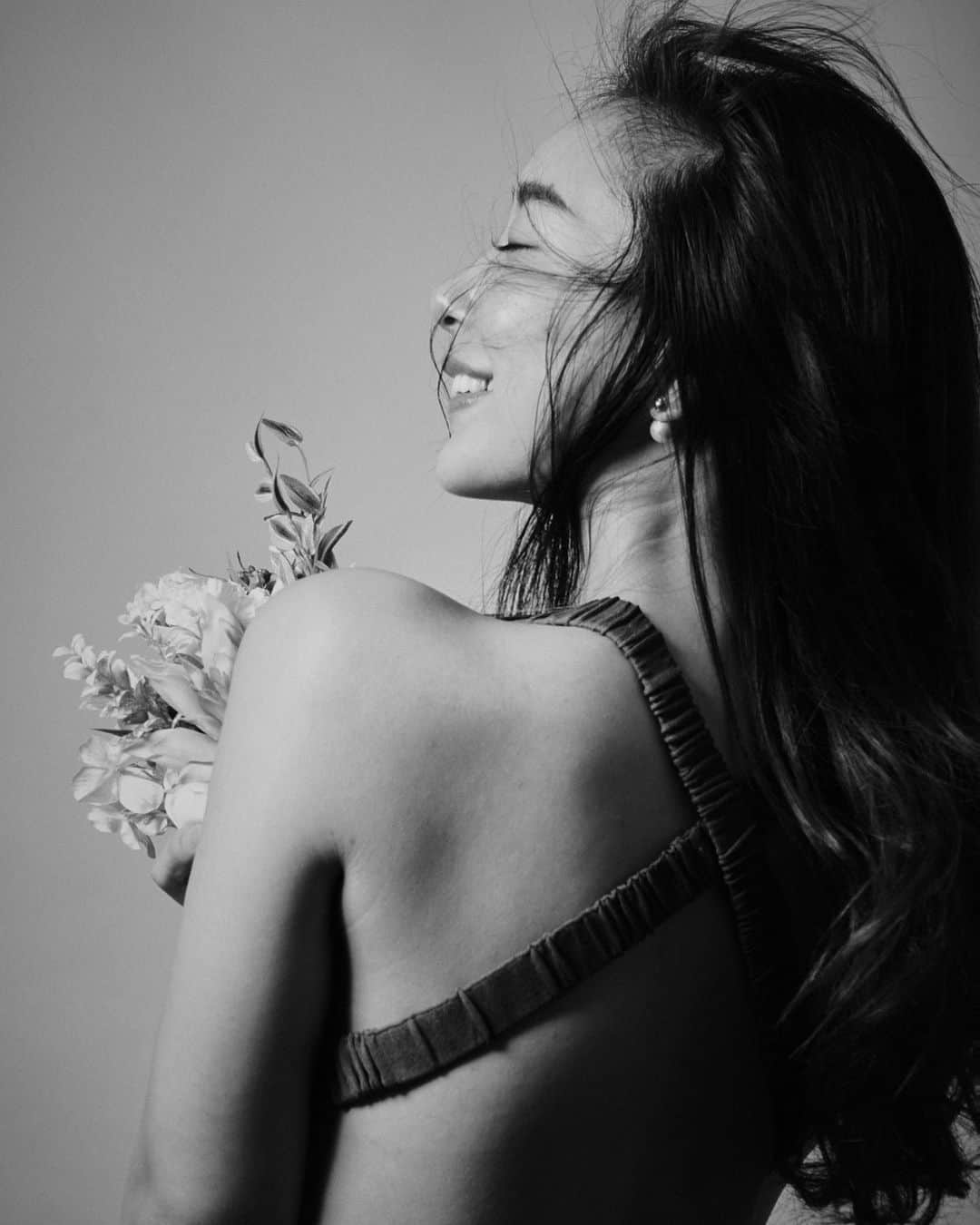 佐野友妃子さんのインスタグラム写真 - (佐野友妃子Instagram)「白黒写真も味が出てたまにはいいね📸🤍 @graph_tokyo」7月12日 17時42分 - yukikosano1111