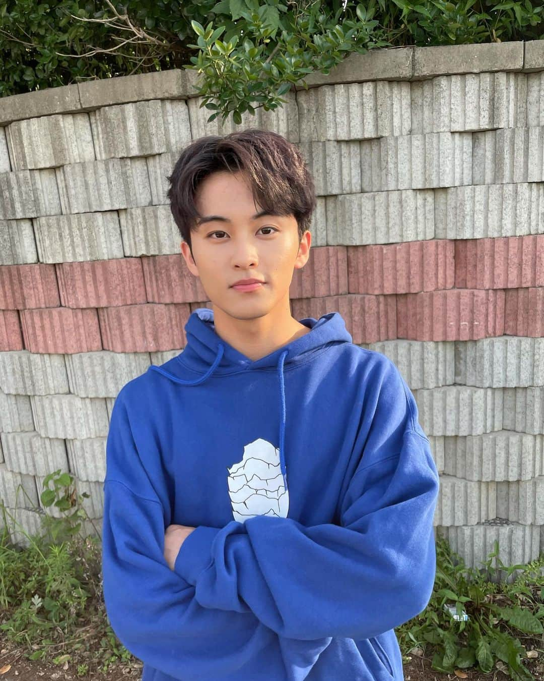 マークさんのインスタグラム写真 - (マークInstagram)「my favorite hoodie of all time 🤪 #slowacidxteddyislandnct127  #nct127 #fragile」7月12日 18時04分 - onyourm__ark