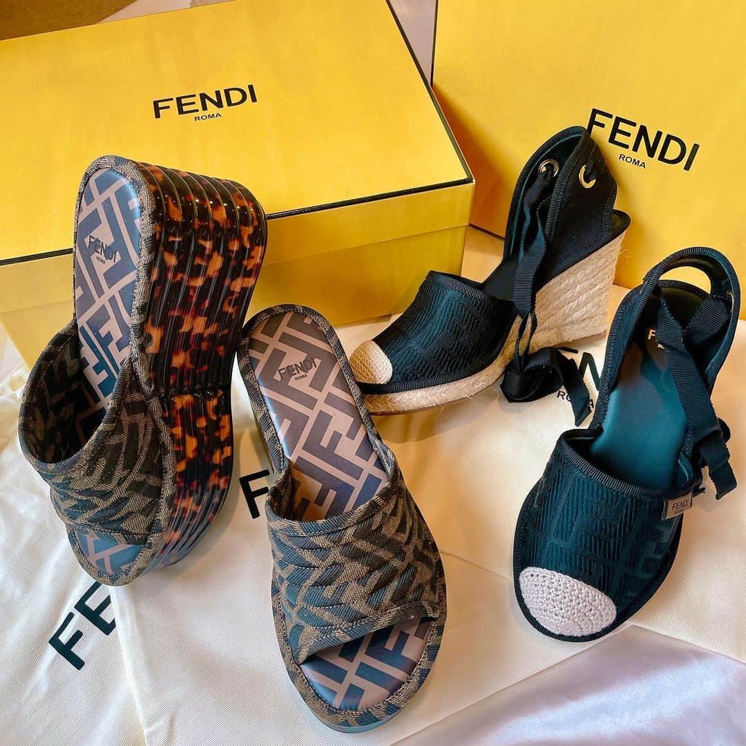 サキ吉さんのインスタグラム写真 - (サキ吉Instagram)「せっかく可愛い靴買ったのに雨で履けない🥲//☔️// ． #fendi  #fendishoes」7月12日 18時23分 - sakikichi1201