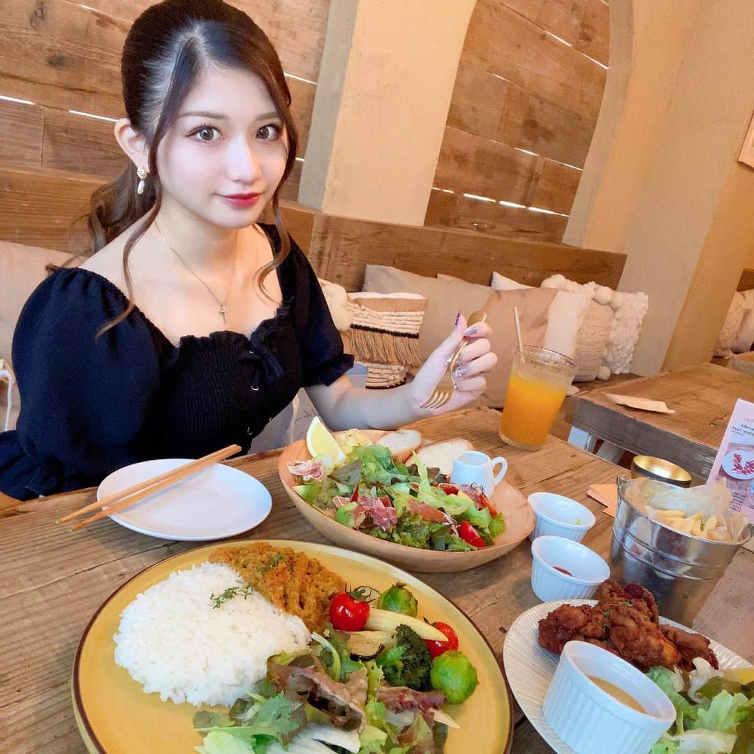 清水英実のインスタグラム：「野菜たっぷり🍅🥑  #the3rdcafe #the3rdshibuya」