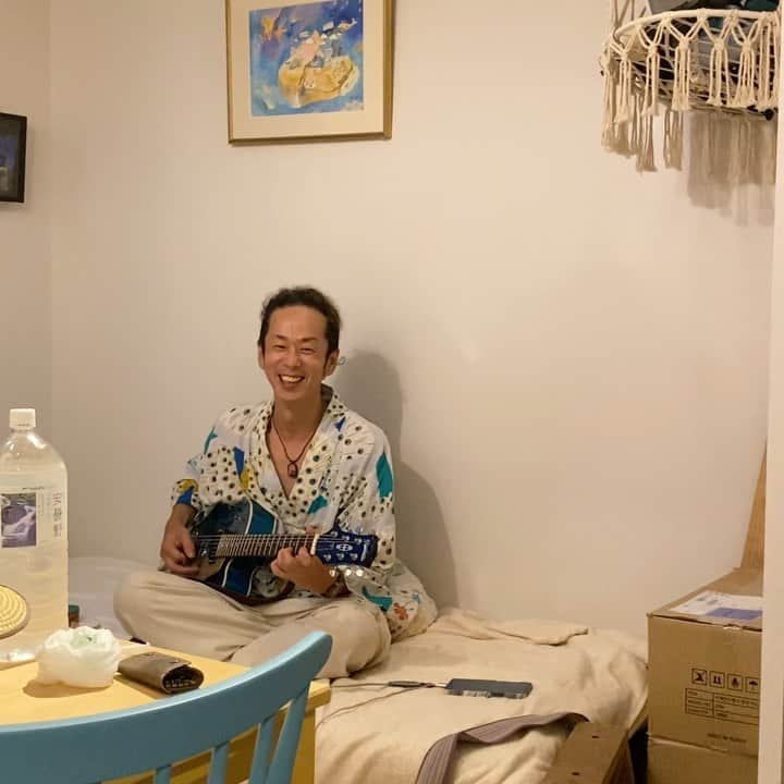横沢ローラのインスタグラム：「徳島からポールが来てる。14日に赤坂でライブですって！行こうっ  @hiiirogojeanpaul にて詳細チェック！」