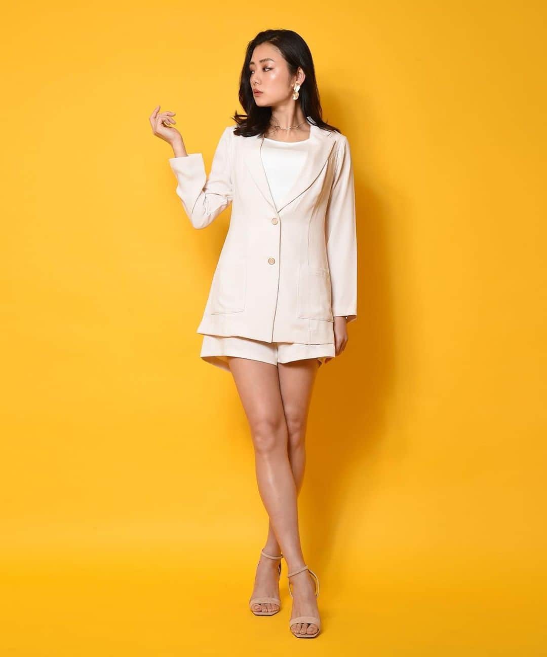 片山萌美のインスタグラム：「@heartcloset_official  #ハートクローゼット  #moemikatayama   美しいセットアップ！ 生地はとろんとして 着心地 触り心地 良くて デザインまで可愛いとか 幸せなため息。  ◎ブランドコンセプトがございます。HPを見てから購入をご検討いただければと思います☺︎  *･゜ﾟ･*:.｡..｡.:*･'･*:.｡. .｡.:*･゜ﾟ･*  インスタに載せて欲しいとファンの方からいただいたのが嬉しすぎたので載せます🤍」