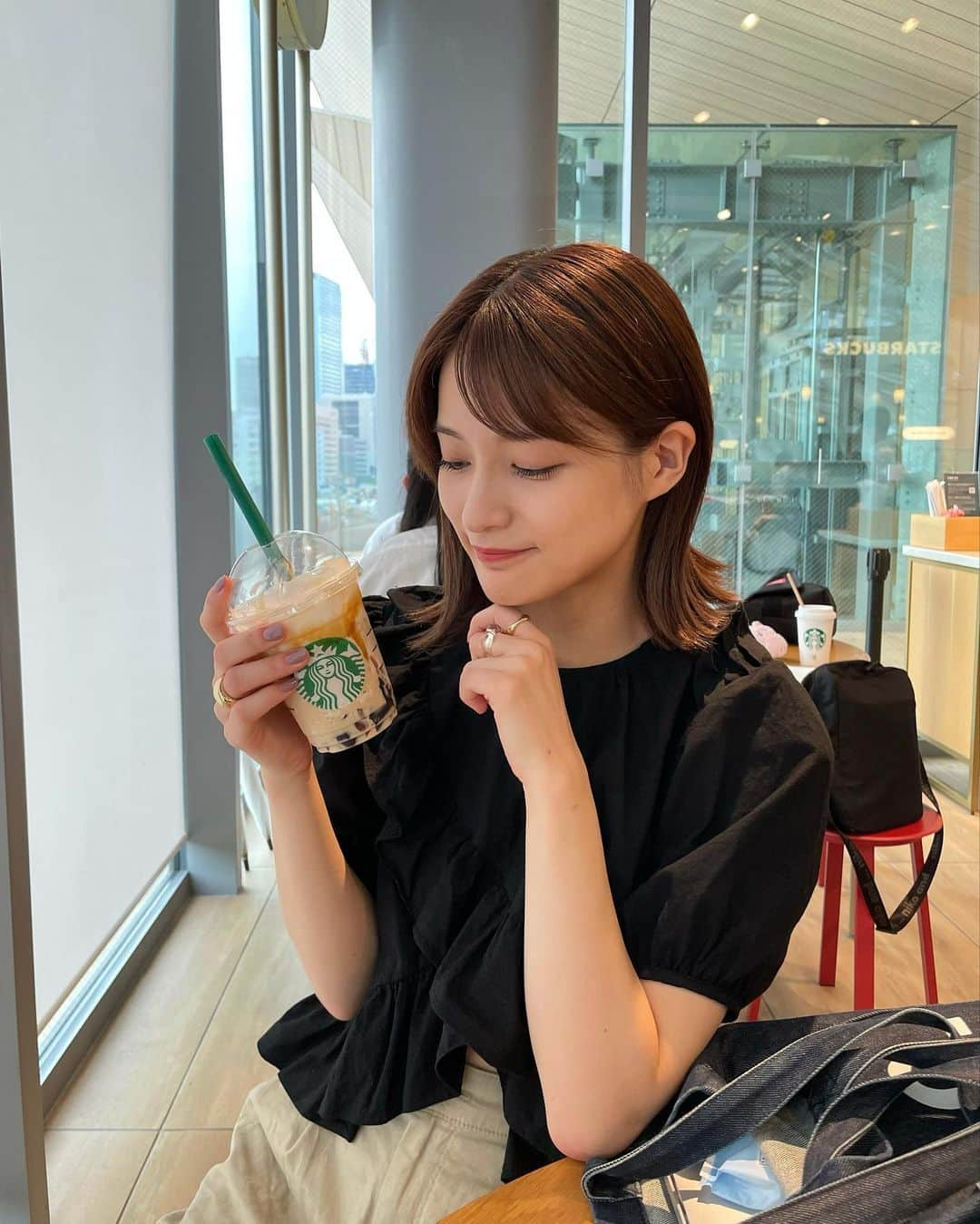 織田奈那さんのインスタグラム写真 - (織田奈那Instagram)「東京フラペうまあ #今日本当に本当に暑かったよね #日傘差しても暑いのはもう無理よ #湿気無くなったらまた変わるかな #私は毎日水を持ち歩いてるよ #みんなも水分補給こまめにね」7月12日 20時37分 - odanana924