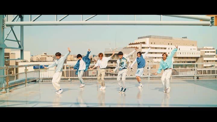 古幡亮（WATWING）のインスタグラム：「"to plAce" の中から "MAGIC"のChoreograph video 公開しました！！！  この曲の振り付けは @kekke0211 さんに手掛けて頂きました！ やっと公開できたああああ！！！  実は、Kekke兄さんには高校の頃からお世話になっていて今回こうして一緒にお仕事が出来たことが非常に感慨深い。 昔から素晴らしき兄さんでしたが、今もなお活躍されてて俺にとってずっと憧れであり、尊敬できる兄さんです。  元々は恐縮ながらライブ用として制作させて頂きましたが、綺麗な振り付けとワクワクする構成をどうしても映像に残したくて… 作っちゃった🥺🥺🥺🤍  full ver. はWATWINGのYouTubeにアップしてるのでチェックしてくれよん🙌  改めてKekkeさん！ ありがとうございました🙇‍♂️✨  映像は今回も @kodai_story くん！ いつもありがとう🌞🌞🌞 . . #kekke#choreography  #WATWING#MAGIC#toplAce #dance#dancevideo #待っててWindy」