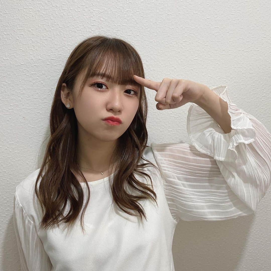 野中美希さんのインスタグラム写真 - (野中美希Instagram)「前髪を切りました💇‍♀️ 少しななめっているかもしれないことに写真をみて気付きましたが何食わぬ顔で今日1日をすごしました🥵ぱっつん(少しななめ)ちぇるをよろしくお願いします！笑 . I cut my bangs💇‍♀️ I noticed in the photo that my hair might be a little unbalanced, but I tried not care about it for the whole day🥵Please support me with my new straight(a little unbalanced) bangs! hehe . #今週もたのしみましょう#今週もよろしくお願いします Let’s enjoy the week:) #helloproject#morningmusume21#野中美希#ちぇる#ぱっつん前髪#ぱっつん#前髪#セルフ前髪カット#english#japan#bangs#野中美希#ちぇる#💇‍♀️」7月12日 21時26分 - miki_nonaka.official