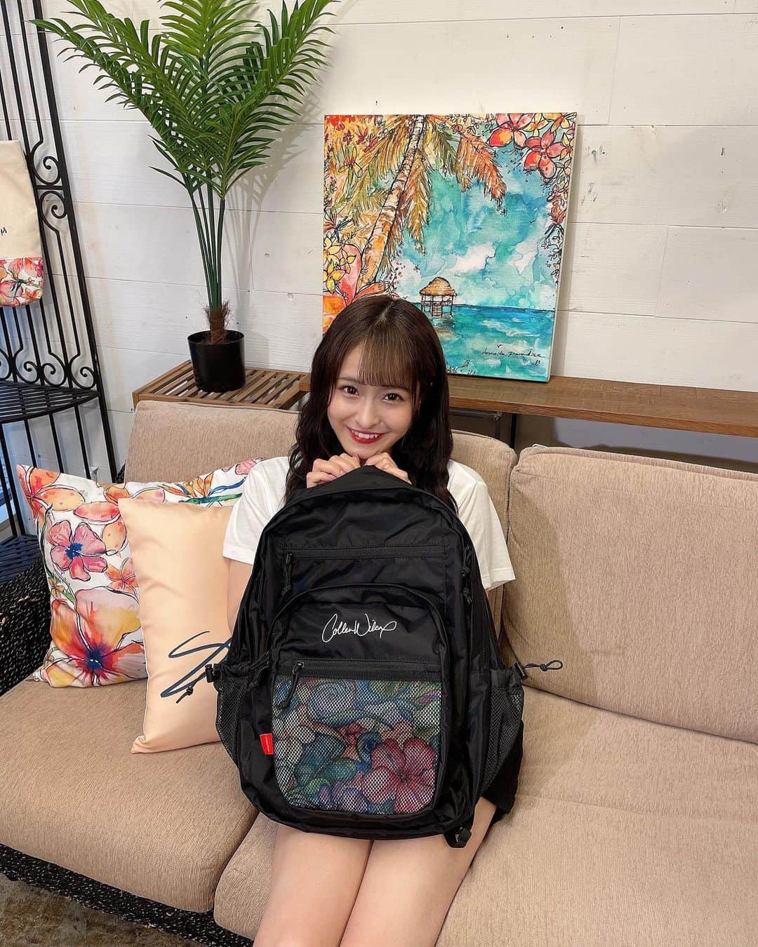 のインスタグラム：「⁡ ⁡ [お知らせ] ハワイのアパレルブランド！ Colleen Wilcox × ©R-up PROJECT  タイアップ商品（BAGシリーズ）のモデルを務めさせて頂きました🌺 ⁡ 小さい頃から家族みんなハワイ大好きなので とてもうれしいです🥺 ⁡ 随時、楽天さんやAmazonさん、オフィシャルホームページに私がどんどん登場していくのでたくさん見てね！ ⁡ 撮影データも私のアカウントでも少しずつ 載せて行っちゃうよー👍🏻 ⁡ ⁡ 「ARTと商品の融合で身に付ける人の気持ちを明るくする」をコンセプトにたくさんの可愛い商品に囲まれての撮影、幸せでした☺️ ⁡ ⁡」