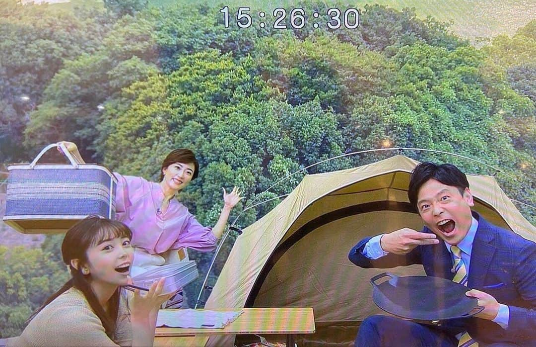 辻満里奈さんのインスタグラム写真 - (辻満里奈Instagram)「スタジオでキャンプ風🏕 (背景は、お天気コーナーで使っているクロマキー合成。大濠公園かな？)  今度は橋本さんやぺぺさんとも一緒に写真撮りたい😽  #タダイマ！#rkb毎日放送 #月曜メンバー #キャンプ女子 #キャンジョ #橋本華恋 さん #矢野ぺぺ さん #アナウンサー #田畑竜介 アナ #池尻和佳子 アナ #辻満里奈」7月12日 22時26分 - marina__tsuji