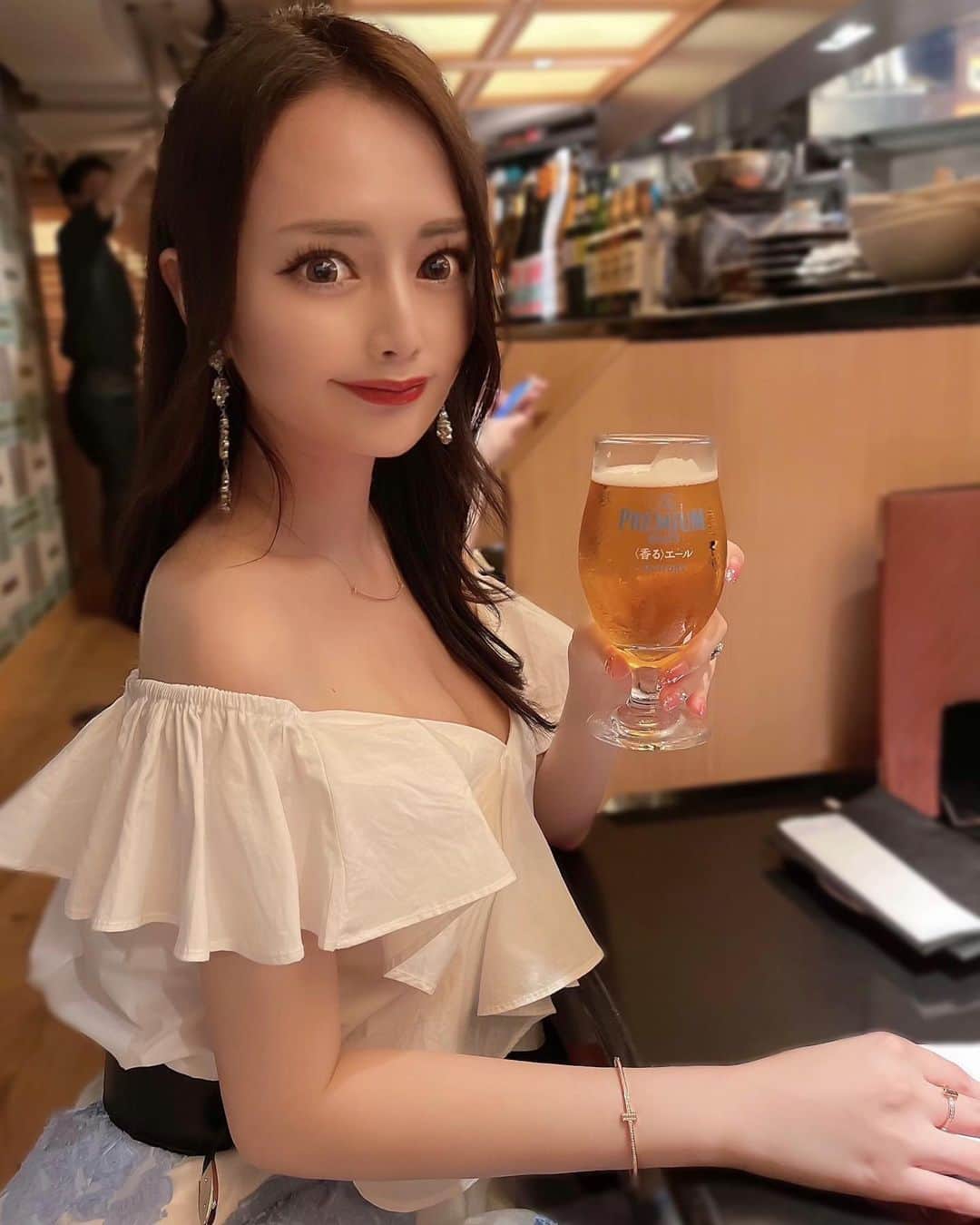 のインスタグラム：「． 緊急事態宣言前の ビール納めな週末でした🥺❤️🍺  自粛辛いね、、、 はやく落ち着きますように🥺❤️  #tops @valmuer_official  #skrit @selectshop.leeen   #ootd#beer#selectshop#valmuer#ヴェルムーア#ことこーで」