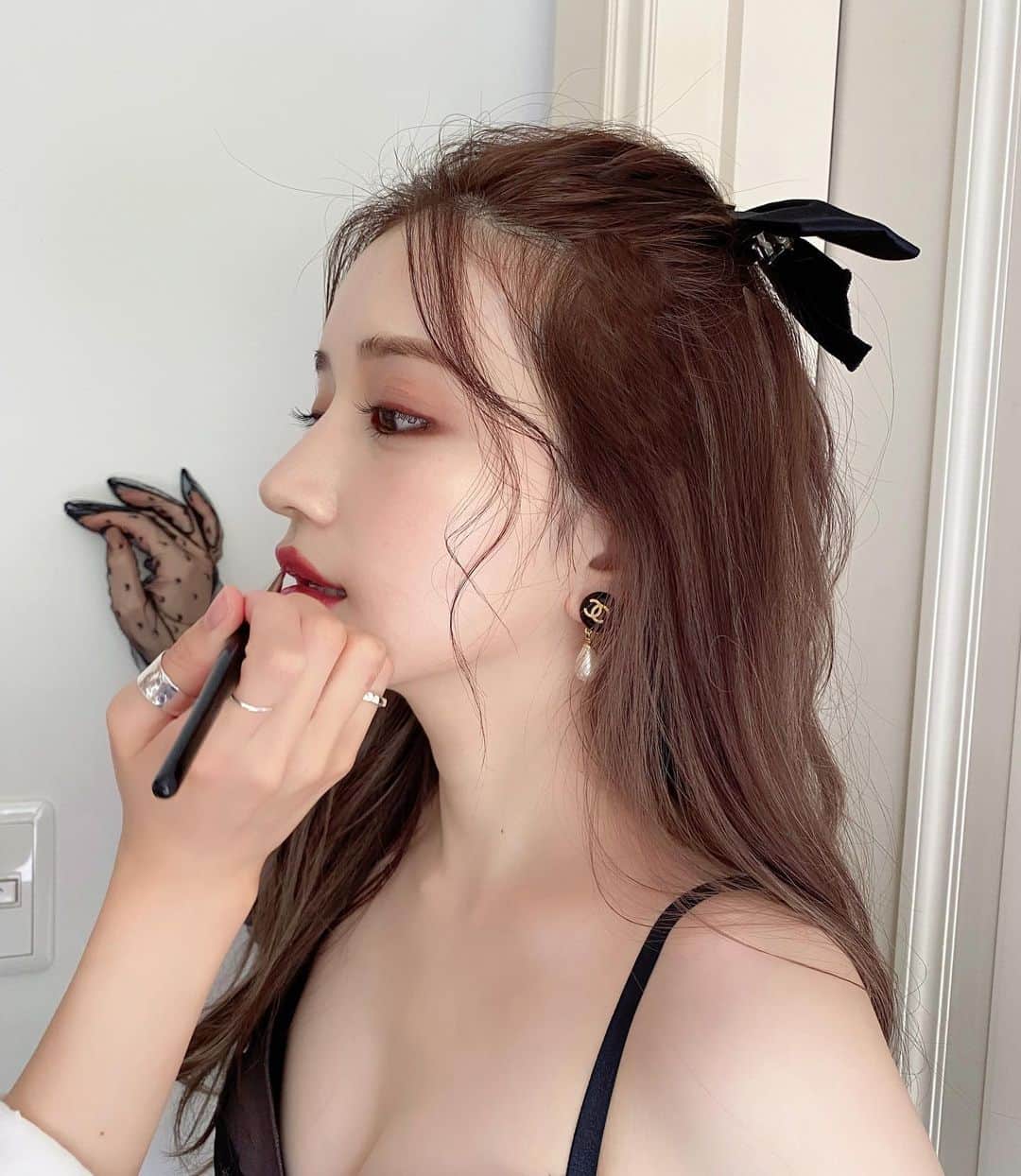 南りほのインスタグラム：「red lip💄塗ってもらいました💋🤫」