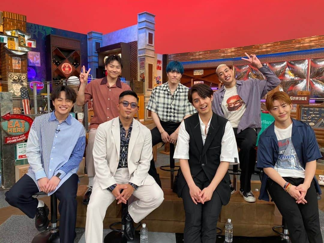 日本テレビ「ウチのガヤがすみません！」のインスタグラム：「今夜のウチのガヤは…🥳🥳🥳  人気企画✨ ❤️‍🔥出来そうで出来ない10万円チャレンジ❤️‍🔥  ゲストはGENERATIONS from EXILE TRIBEさんです💛  一見簡単そうに見えて難易度の高い競技を クリアすれば10万円ゲット💴✨  人気企画でGENERATIONSさんが 芸人顔負けの体当たりチャレンジ😤！ こんなに体を張るアーティスト見たことない😳！  今回の競技は…🏃‍♀️🏃🏃‍♂️  🪣スコップでバケツをスポンとかぶれ！🪣  🏐高速ボールをパンツに入れろ！🏐  🔥👫ホット白玉を足だけで食べろ！ダブルス👫🔥  👕乳首を穴からピッタリ登場させろ！👕  はたして10万円ゲットなるか！？  『ウチのガヤがすみません！』今夜23:59から🌟 お楽しみに🤩🤩🤩  #ウチのガヤがすみません！ #ウチのガヤ #ウチガヤ #GENERATIONSfromEXILETRIBE #GENERATIONS  #相席スタート #Everybody #大谷健太 #カカロニ #チョコレートプラネット #トンコツポンコツ #ヒコロヒー #フワちゃん #やす子 #らびっとビーチ #わらふぢなるお」