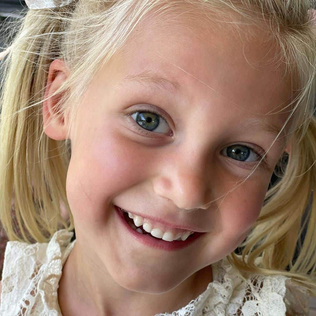 マノン・フリールさんのインスタグラム写真 - (マノン・フリールInstagram)「5 jaar! 🎂🎈🎉🎁 Wat een feestweekend voor deze dame 👑」7月13日 3時57分 - manonflier