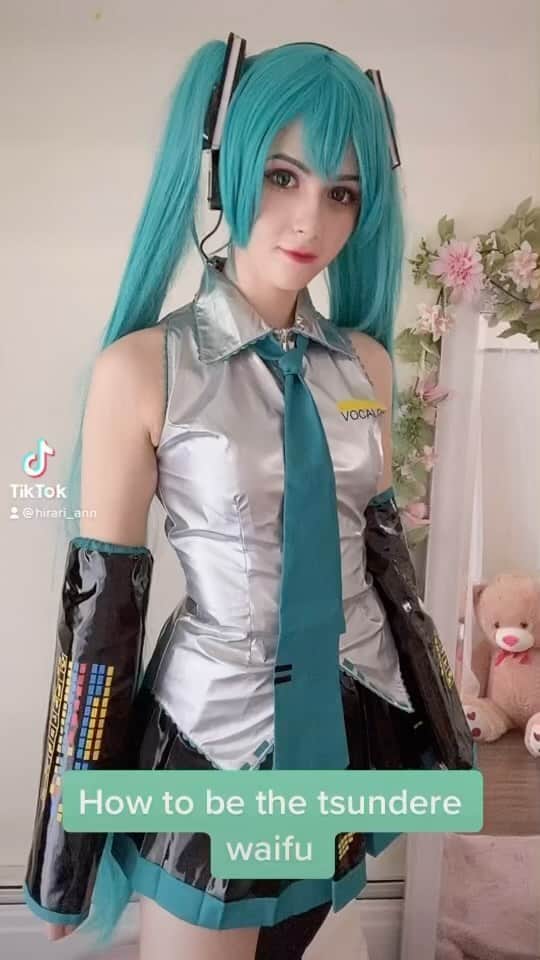 Hirari Ann（ヒラリー アン）のインスタグラム：「How to be the tsundere waifu 💕💀  #hatsunemiku #cosplay #twintails #animegirl」