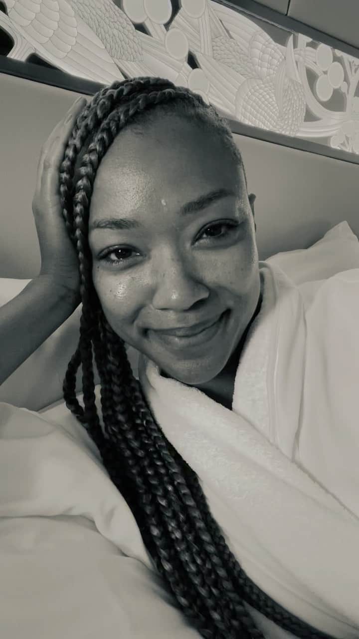 ソネクア・マーティン＝グリーンのインスタグラム：「🖤🙏🏽🖤」