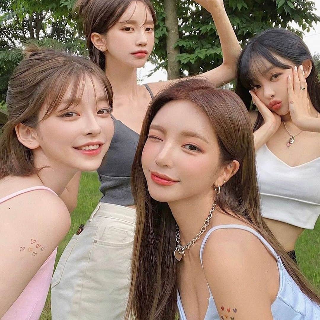 星來のインスタグラム：「美人4姉妹 降臨。 #国宝級 #美人 #姉妹 #美しい #いいね返し #インスタ映え #instagood #instalike #f4f #l4l #likeforlikes #likeforfollow #いいねした人全員フォローする #お洒落さんと繋がりたい #美男美女と繋がりたい」