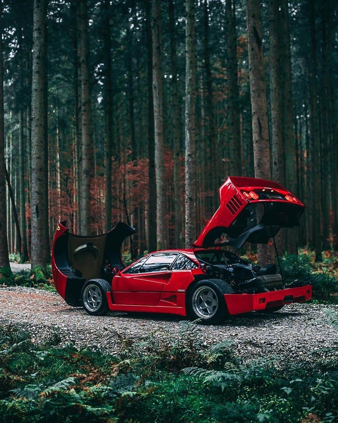 CARLiFESTYLEさんのインスタグラム写真 - (CARLiFESTYLEInstagram)「Ferrari F40 😍 Photo by @stephan_bauer #carlifestyle #f40」7月13日 18時52分 - carlifestyle