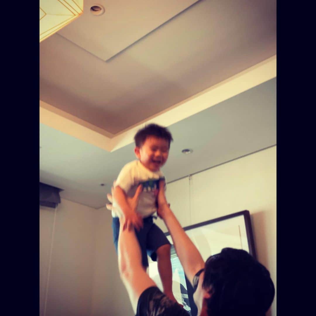 城田優さんのインスタグラム写真 - (城田優Instagram)「おれの”高い高い”は本当に高いよ  #太郎 #甥っ子 #高い高い #100回はやったかな #汗だくになりました」7月13日 19時02分 - yu_shirota