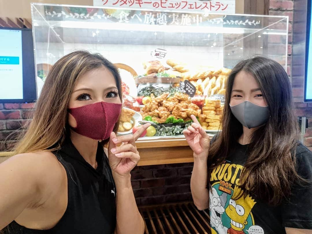 REIKAさんのインスタグラム写真 - (REIKAInstagram)「. 関東では1店舗だけ🍗✨  みっちゃんと南町田のケンタッキーブュッフェ,食べ放題に行って来たよ❤ はぁ😍最高に美味しかった❤  つけ放題のメイプルシロップの海に浸かったビスケットを食べるのがこの上ない幸せ🍀  好き勝手食べれるのも後2日。 金曜日から減量入ります。 気合い入れて絞る！  また終わったらご飯行こうね❤  #kfc #ケンタッキー #ケンタッキーブュッフェ #食べ放題 #南町田 #グランベリーパーク」7月13日 19時19分 - reika_japan